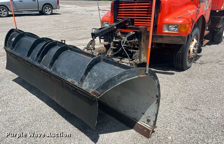 image for item LG9223 1997 International 4900  dump truck