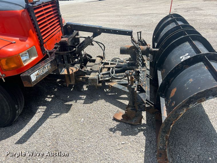 image for item LG9223 1997 International 4900  dump truck