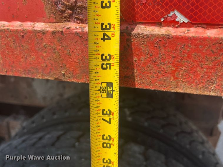 image for item LG9223 1997 International 4900  dump truck