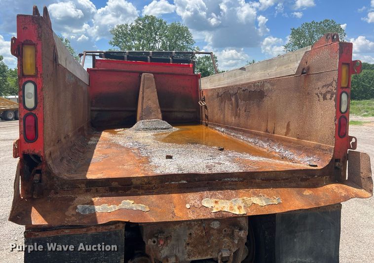 image for item LG9223 1997 International 4900  dump truck