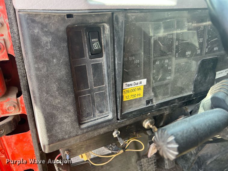 image for item LG9223 1997 International 4900  dump truck