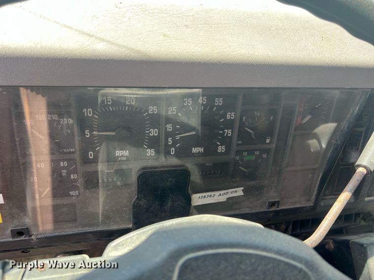 image for item LG9223 1997 International 4900  dump truck