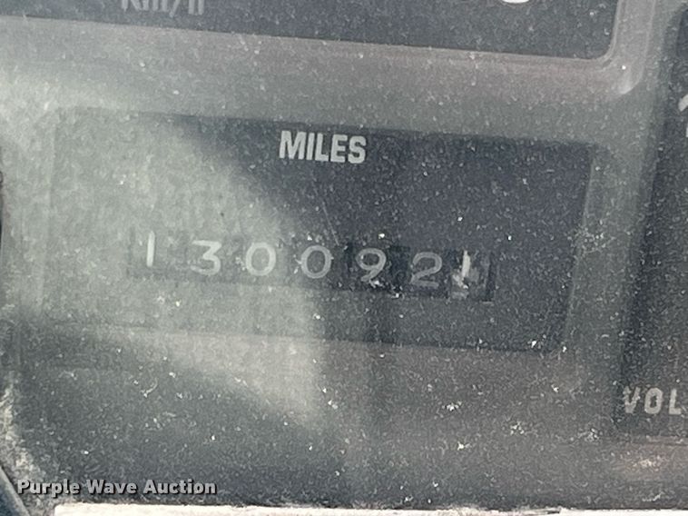 image for item LG9223 1997 International 4900  dump truck