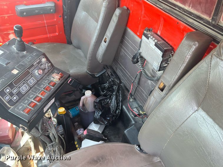 image for item LG9223 1997 International 4900  dump truck