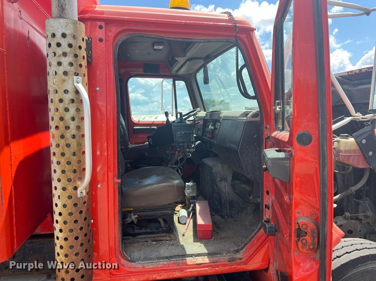 image for item LG9223 1997 International 4900  dump truck