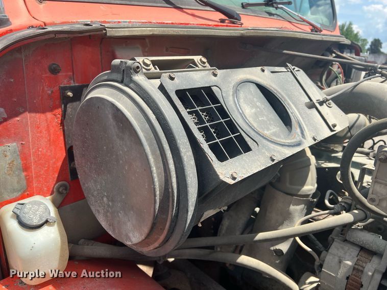 image for item LG9223 1997 International 4900  dump truck