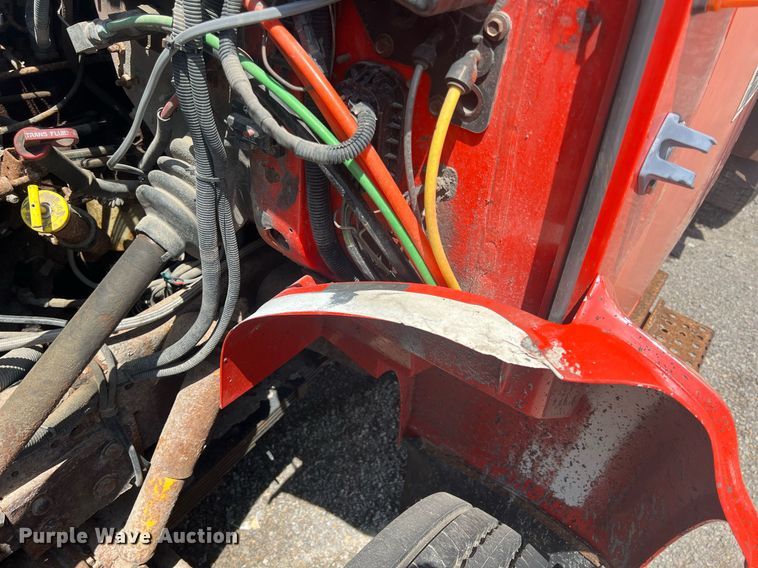 image for item LG9223 1997 International 4900  dump truck