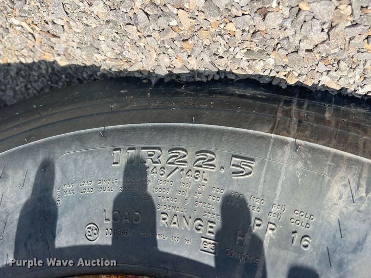 image for item LG9223 1997 International 4900  dump truck