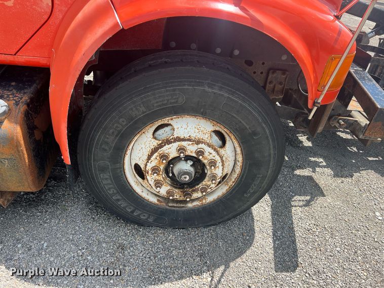 image for item LG9223 1997 International 4900  dump truck