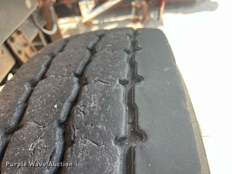 image for item LG9223 1997 International 4900  dump truck