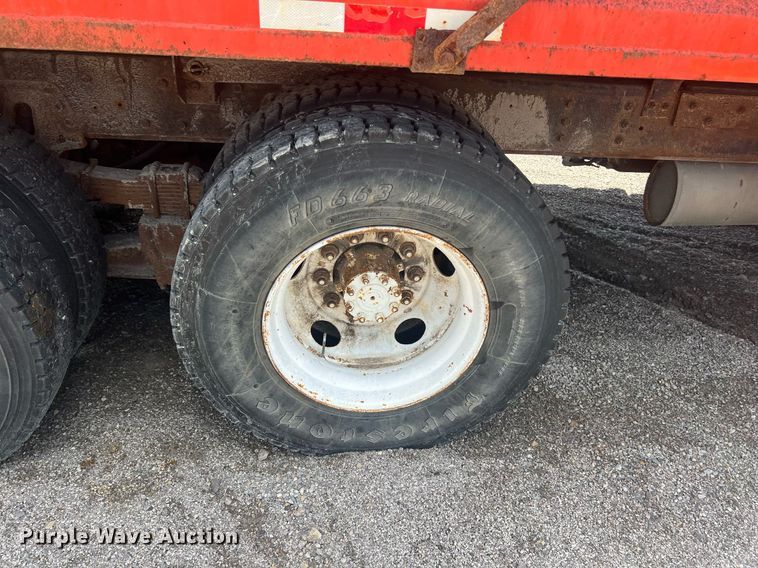 image for item LG9223 1997 International 4900  dump truck