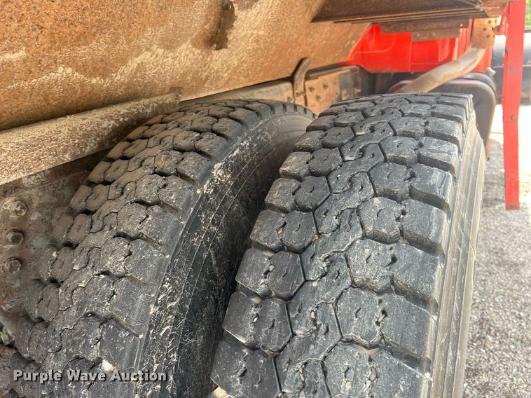 image for item LG9223 1997 International 4900  dump truck