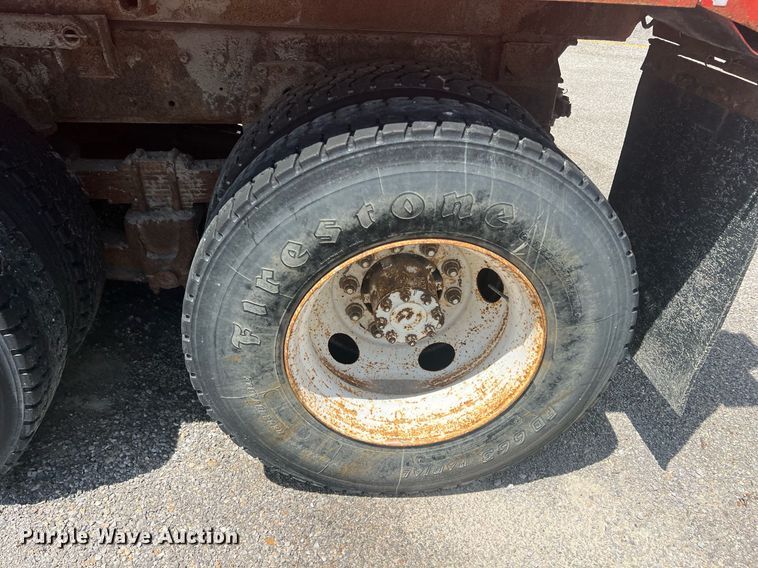 image for item LG9223 1997 International 4900  dump truck