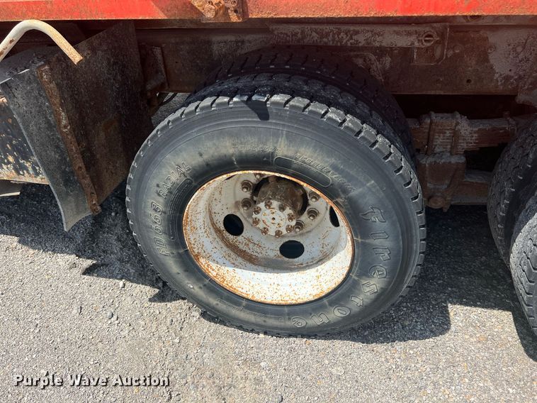 image for item LG9223 1997 International 4900  dump truck