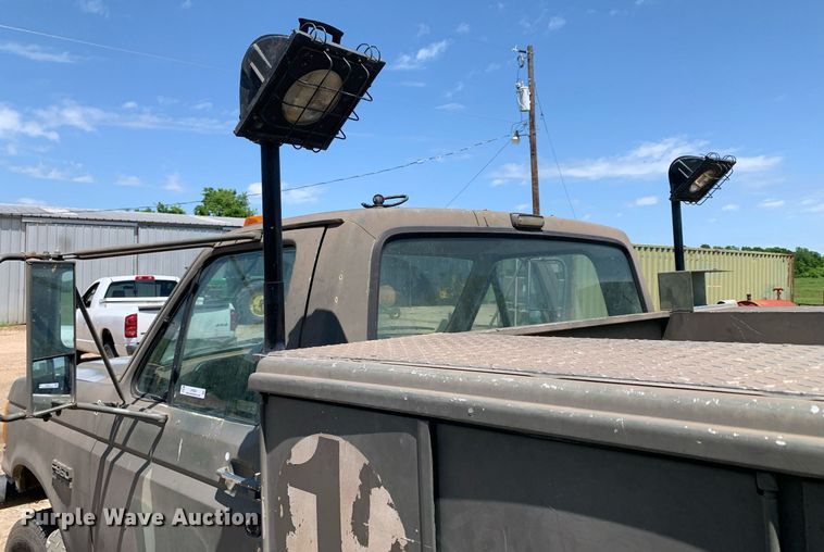 image for item LH9584 1989 Ford F350  utility bed pickup truck