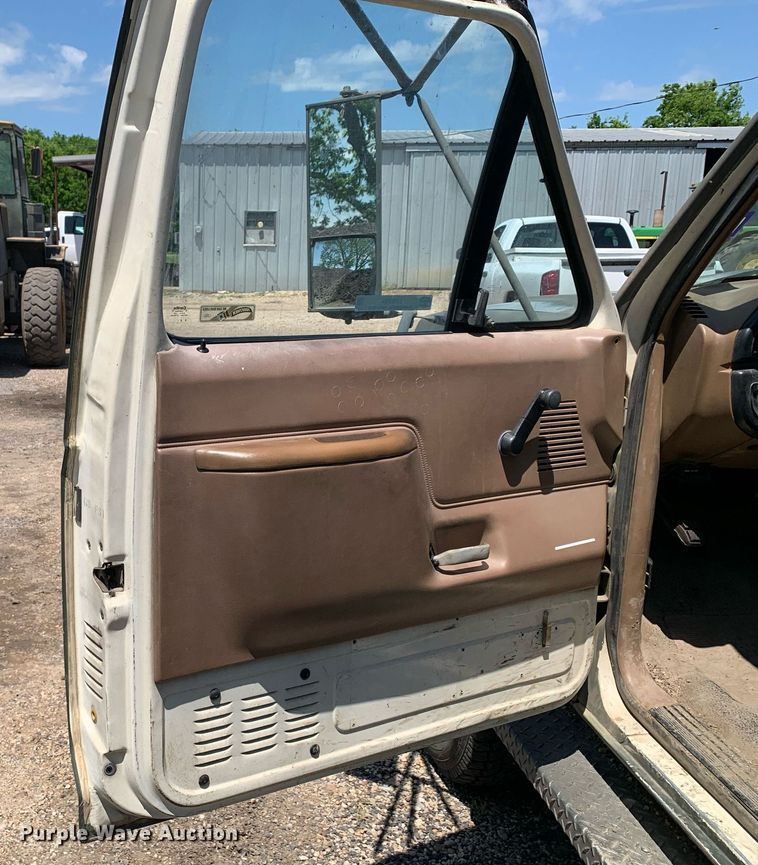 image for item LH9584 1989 Ford F350  utility bed pickup truck