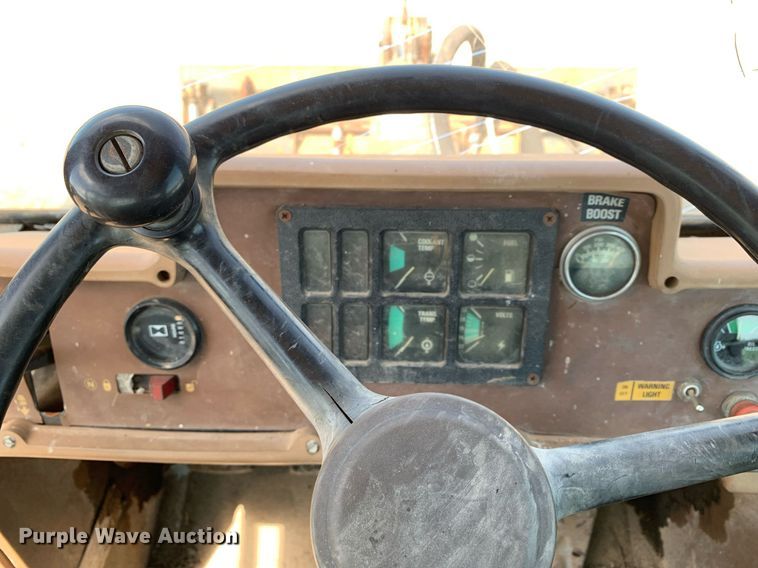 image for item LH9585 1991 Dresser 520C  wheel loader
