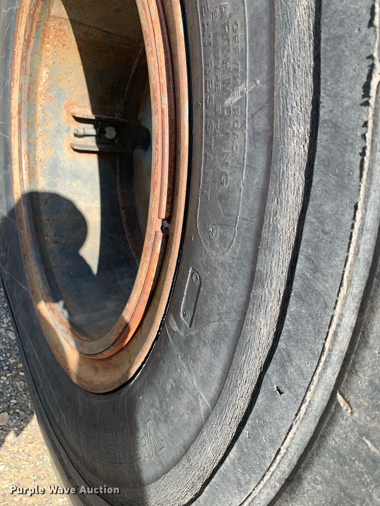 image for item LH9585 1991 Dresser 520C  wheel loader