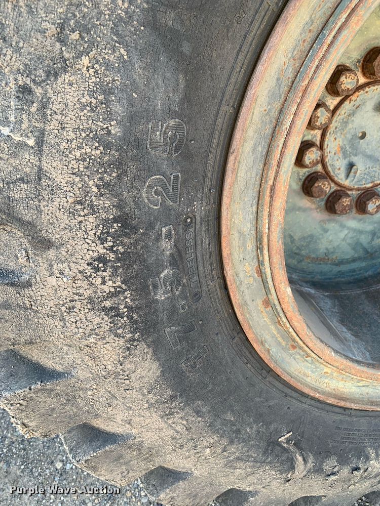 image for item LH9585 1991 Dresser 520C  wheel loader