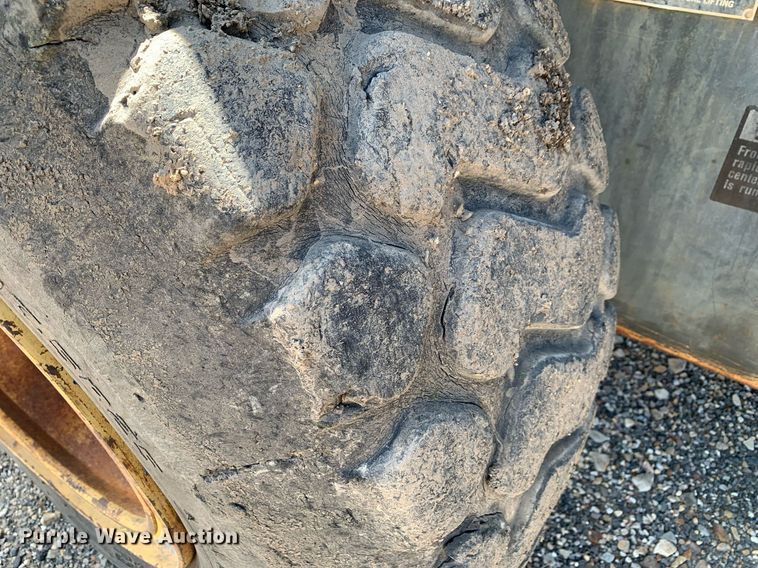 image for item LH9585 1991 Dresser 520C  wheel loader