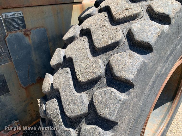 image for item LH9585 1991 Dresser 520C  wheel loader