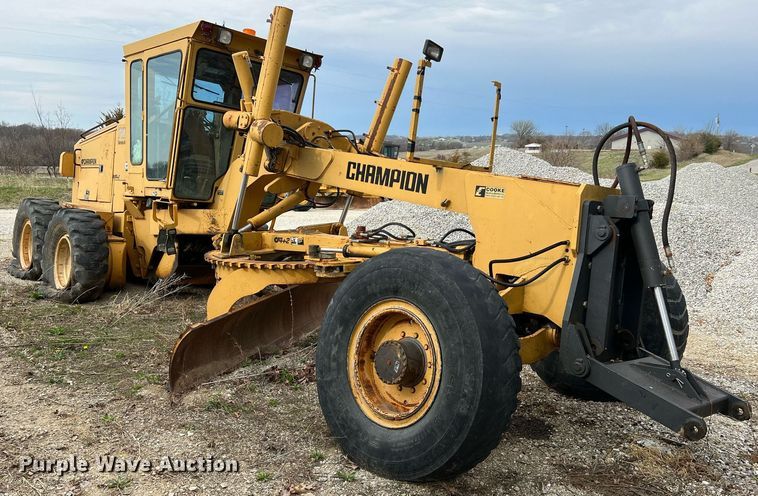 image for item LI9588 Champion 710A Series III  motor grader