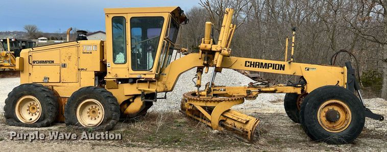 image for item LI9588 Champion 710A Series III  motor grader