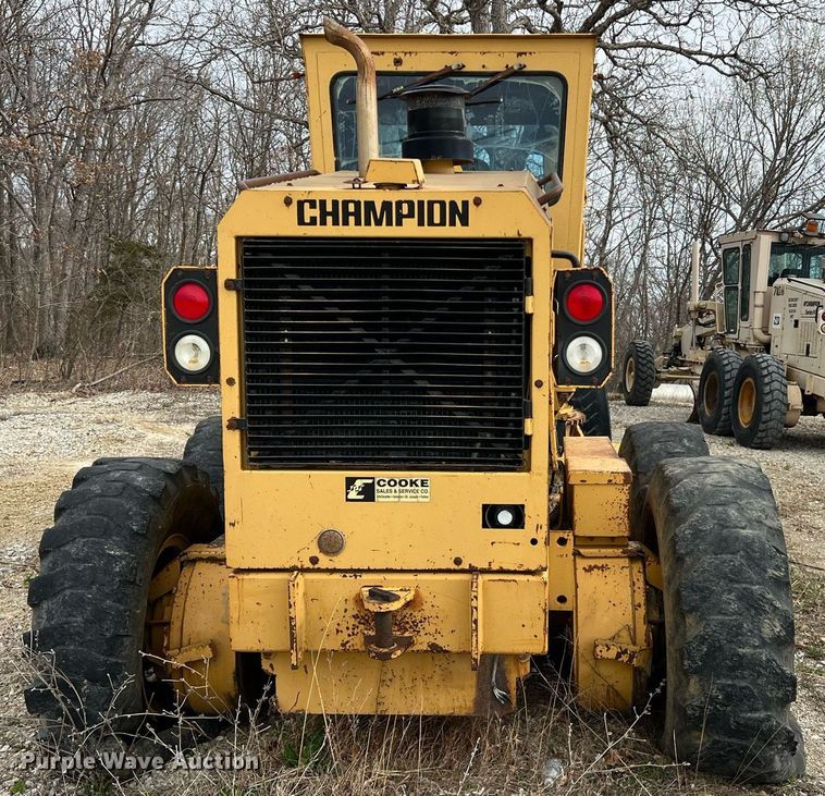 image for item LI9588 Champion 710A Series III  motor grader