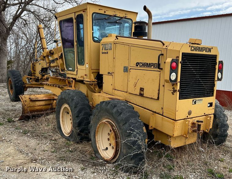 image for item LI9588 Champion 710A Series III  motor grader