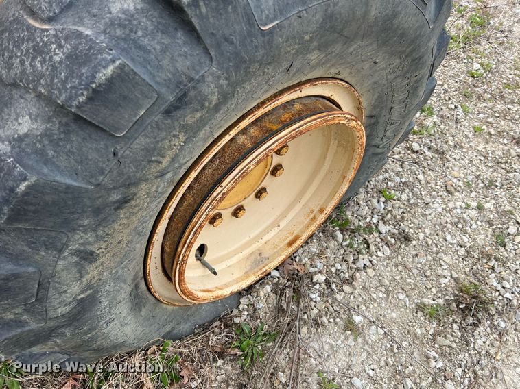 image for item LI9588 Champion 710A Series III  motor grader