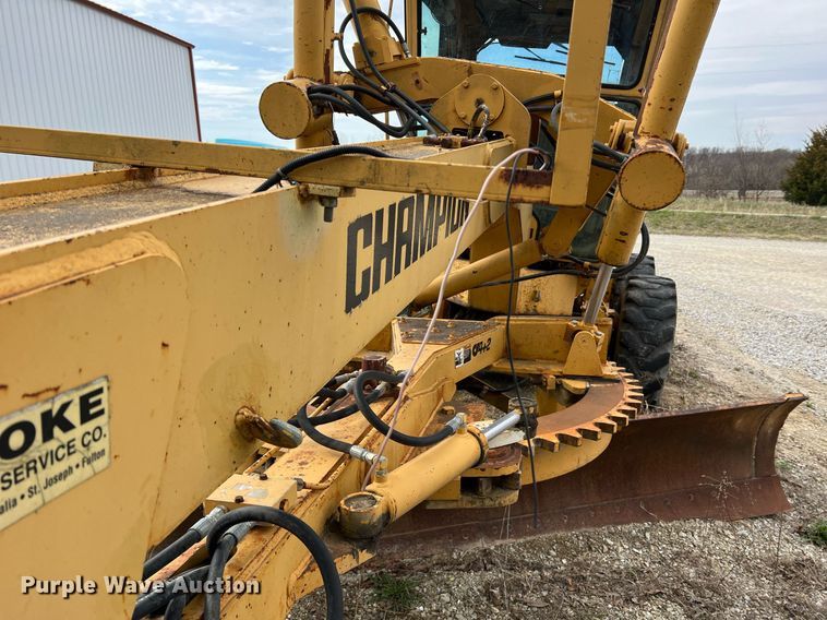 image for item LI9588 Champion 710A Series III  motor grader