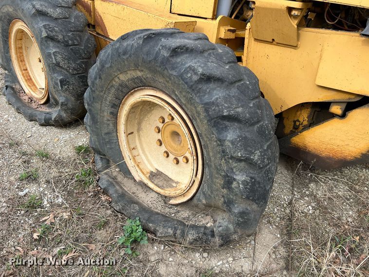 image for item LI9588 Champion 710A Series III  motor grader