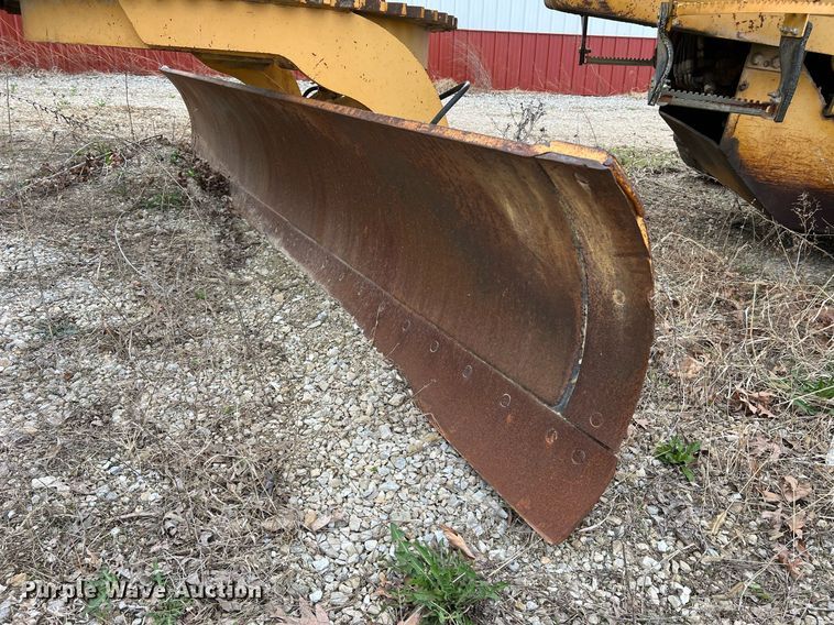 image for item LI9588 Champion 710A Series III  motor grader