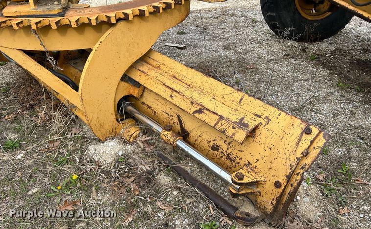 image for item LI9588 Champion 710A Series III  motor grader