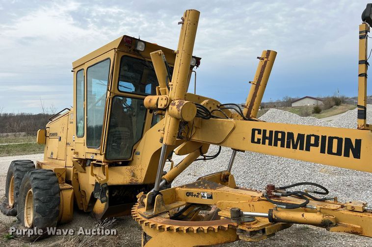 image for item LI9588 Champion 710A Series III  motor grader