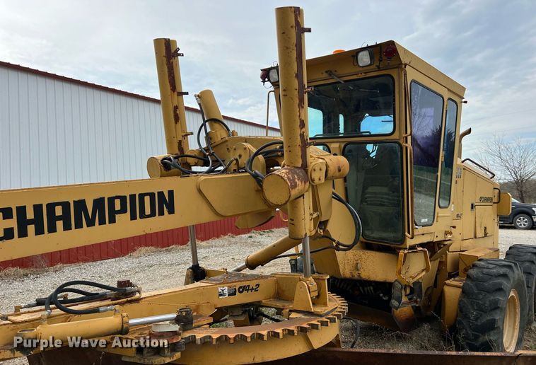image for item LI9588 Champion 710A Series III  motor grader