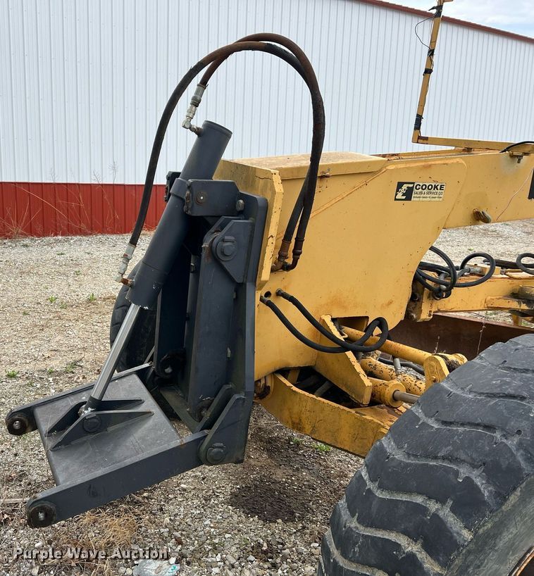 image for item LI9588 Champion 710A Series III  motor grader