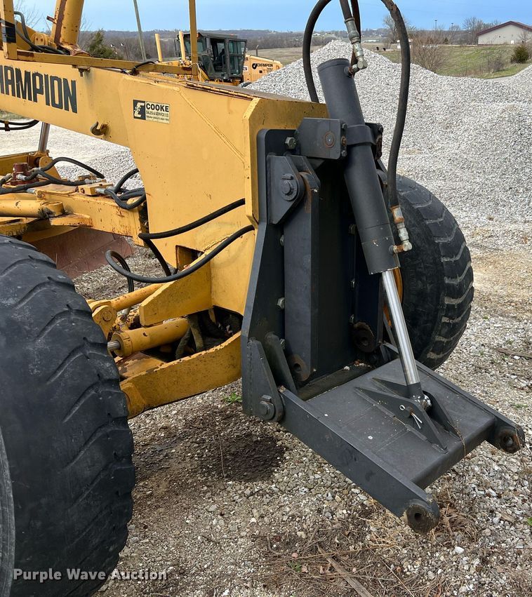 image for item LI9588 Champion 710A Series III  motor grader
