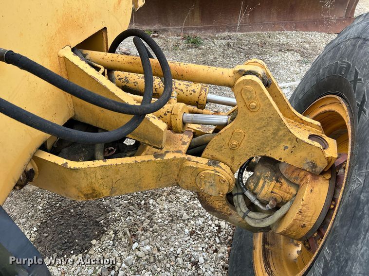 image for item LI9588 Champion 710A Series III  motor grader