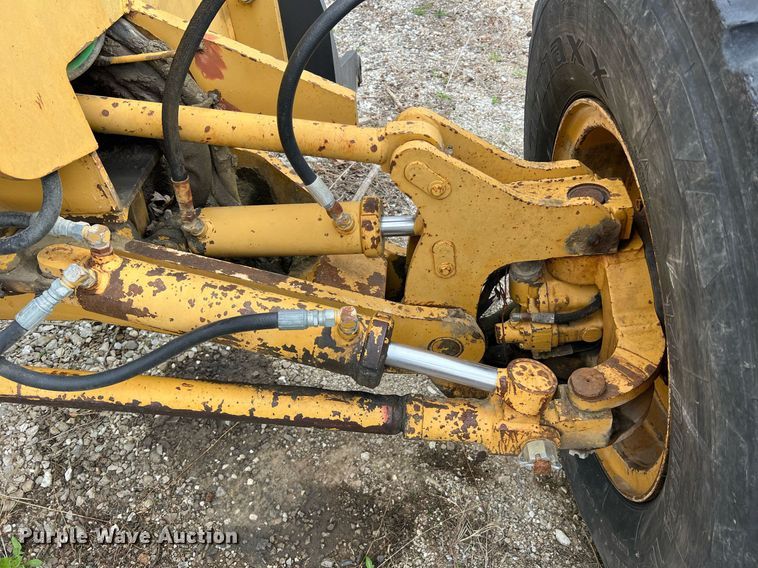 image for item LI9588 Champion 710A Series III  motor grader