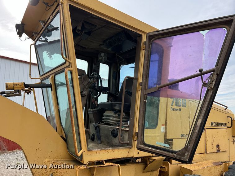 image for item LI9588 Champion 710A Series III  motor grader