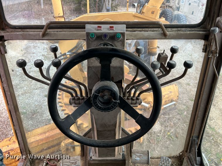 image for item LI9588 Champion 710A Series III  motor grader