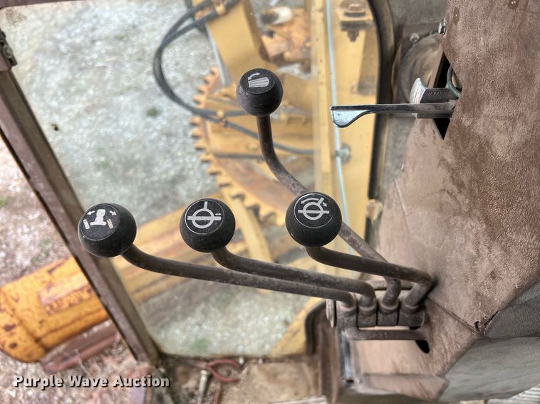 image for item LI9588 Champion 710A Series III  motor grader