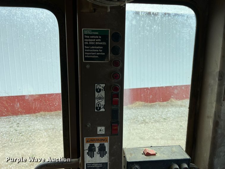 image for item LI9588 Champion 710A Series III  motor grader