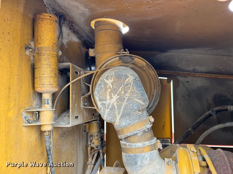 image for item LI9588 Champion 710A Series III  motor grader