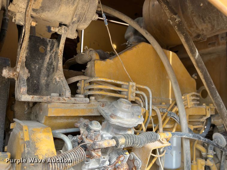 image for item LI9588 Champion 710A Series III  motor grader