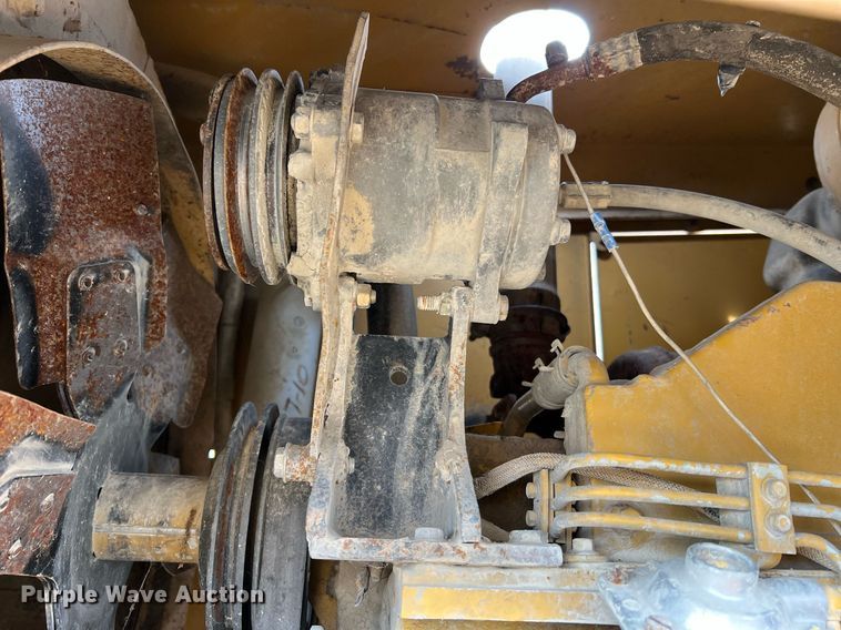 image for item LI9588 Champion 710A Series III  motor grader