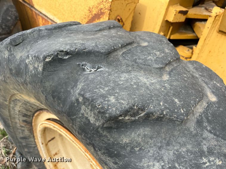 image for item LI9588 Champion 710A Series III  motor grader