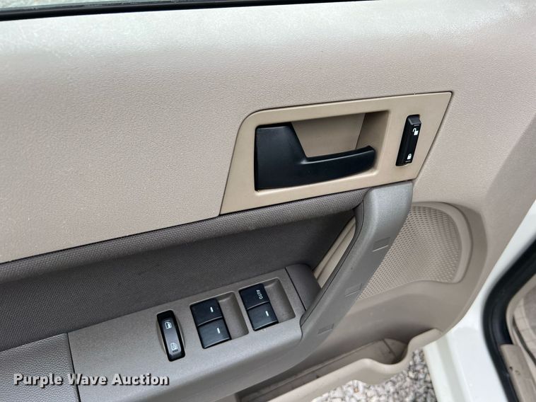 image for item LI9710 2010 Ford Fusion SE