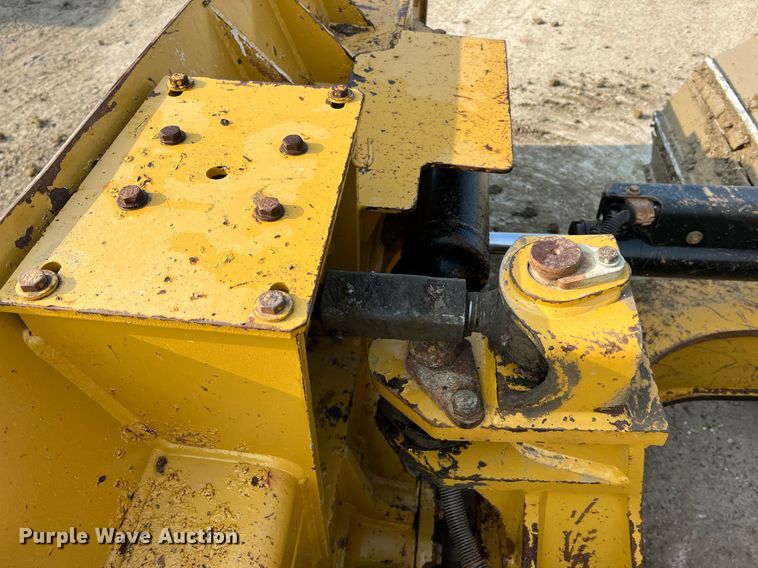 image for item LI9775 2014 Caterpillar D6N LGP  dozer